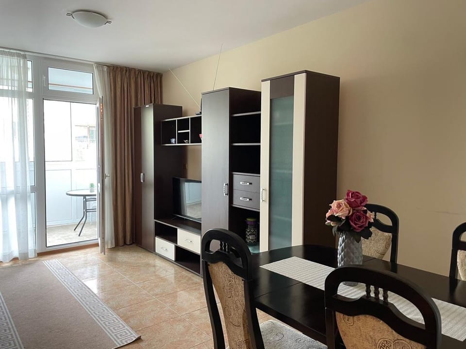 Communal lounge/ TV room, Dining area