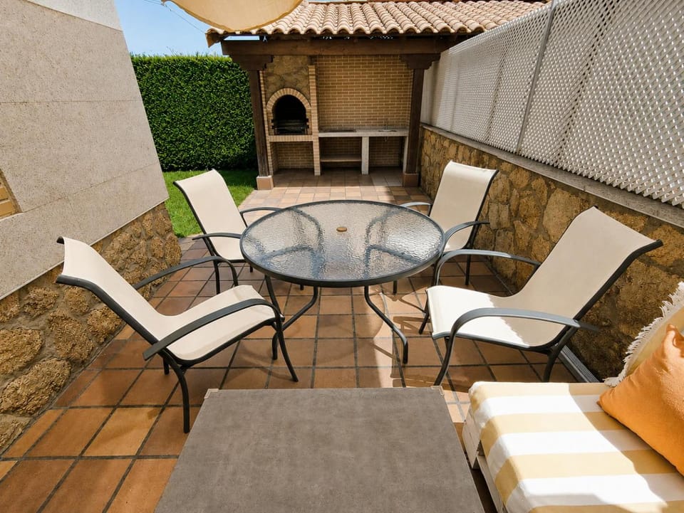 Patio, BBQ facilities, Garden, Dining area