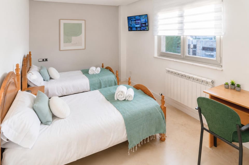 Bed, TV and multimedia, Seating area, Bedroom, wardrobe