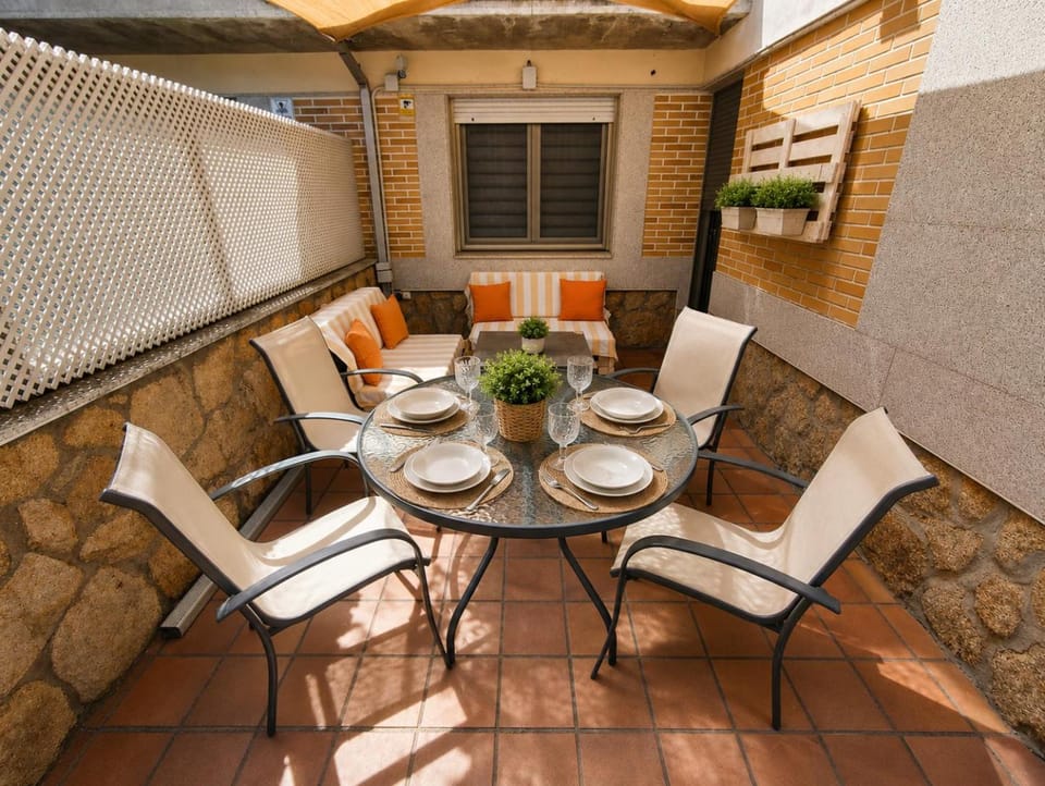 Patio, Garden, Dining area