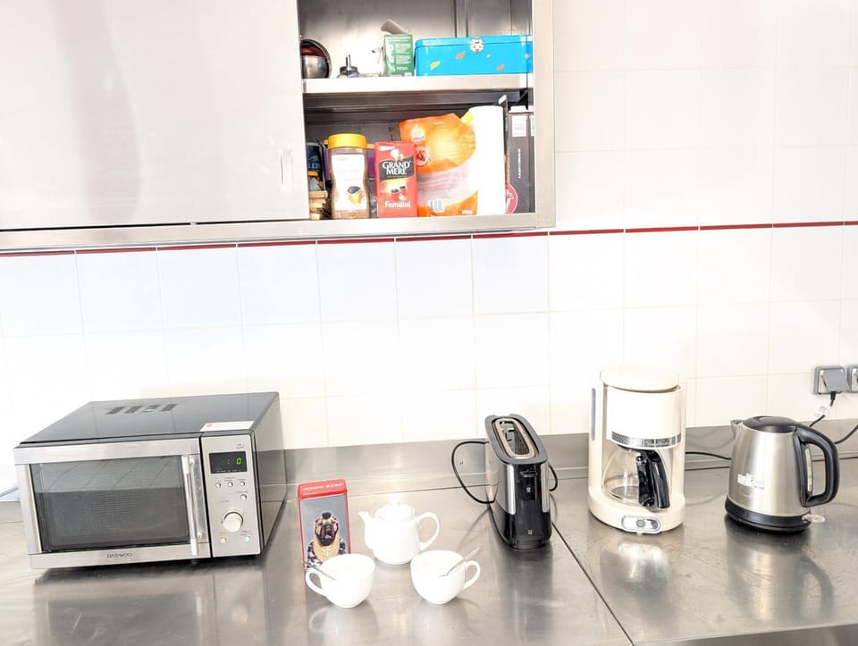 Coffee/tea facilities, Communal kitchen, concierge