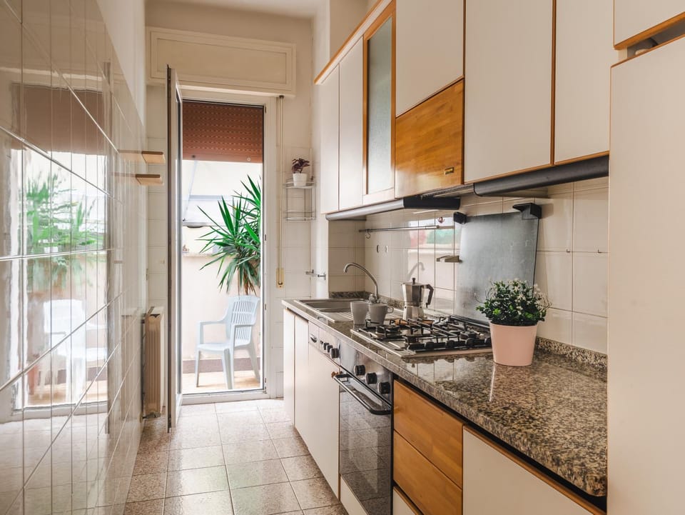 Kitchen or kitchenette, oven