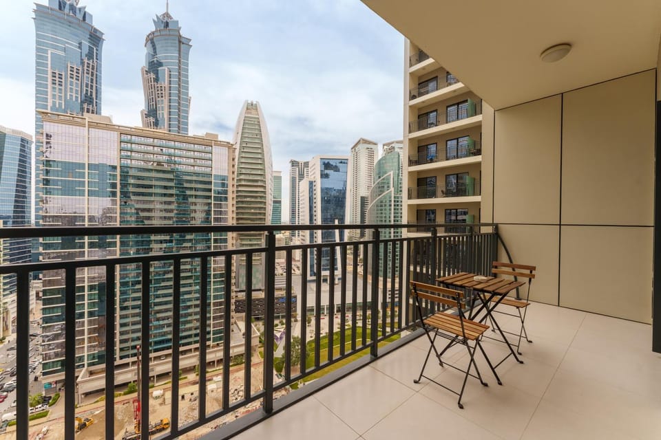 Modern 1 Bedroom in Business Bay Apartment in Dubai