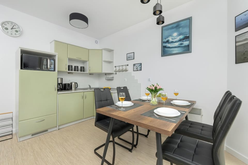 Coffee/tea facilities, Kitchen or kitchenette, Living room, Seating area, oven, stove