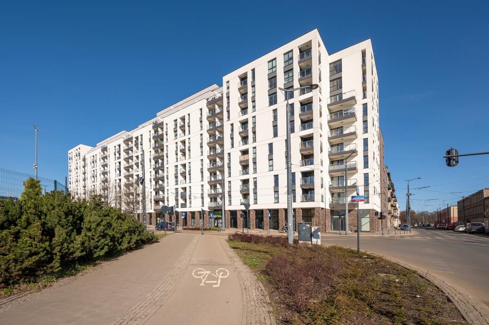 Property building, Neighbourhood, Location