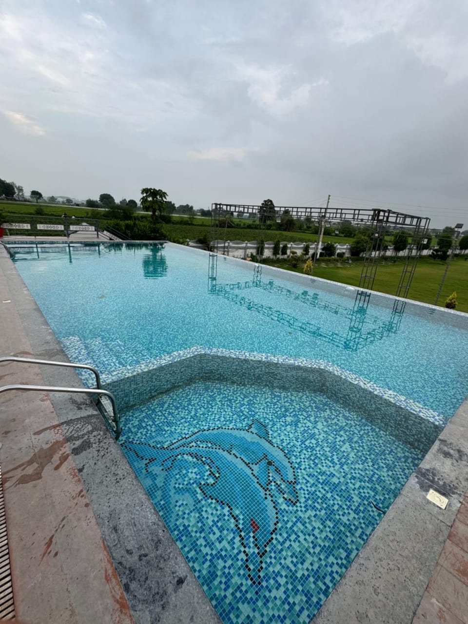 Infinity farm and garden House in India