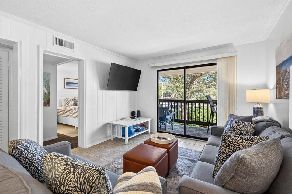 Tennis Villa G6 - 2BR Beach Retreat Walk to Beach Apartment in Hilton Head Island
