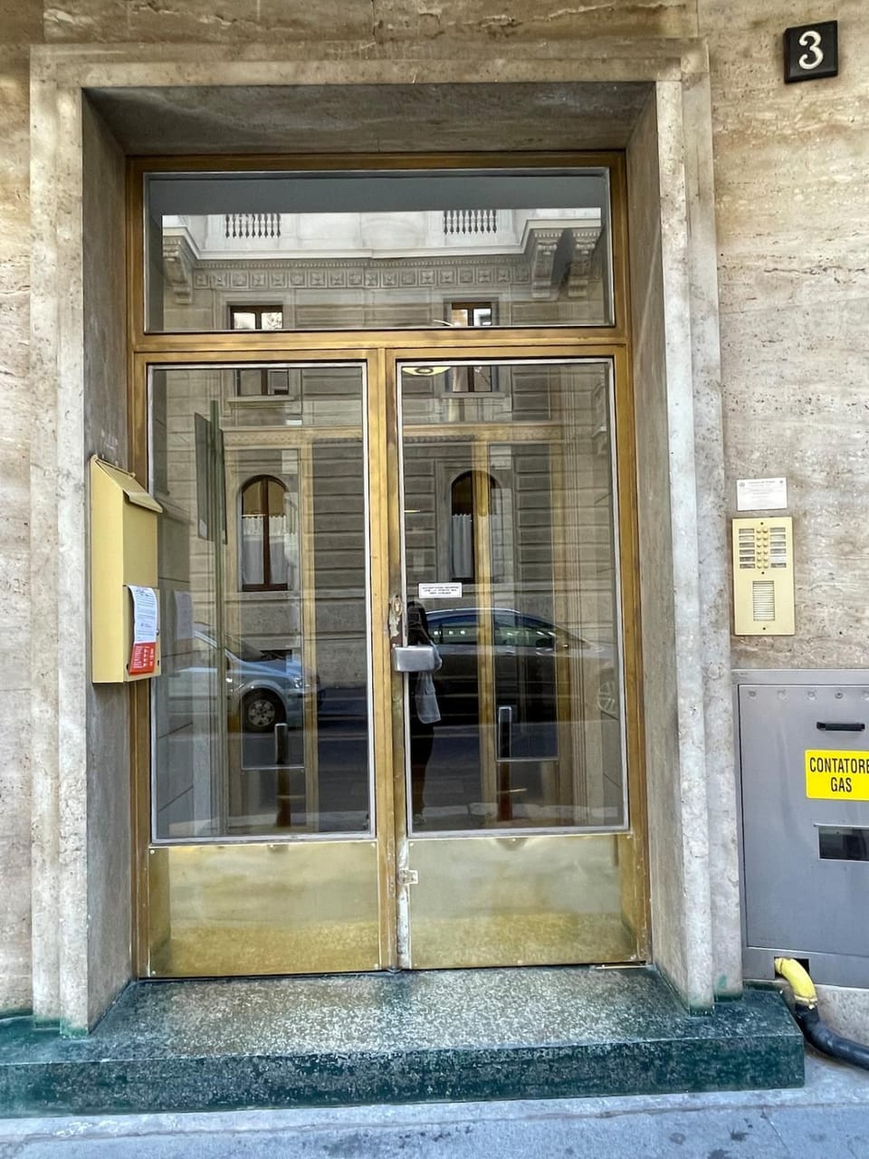 Facade/entrance