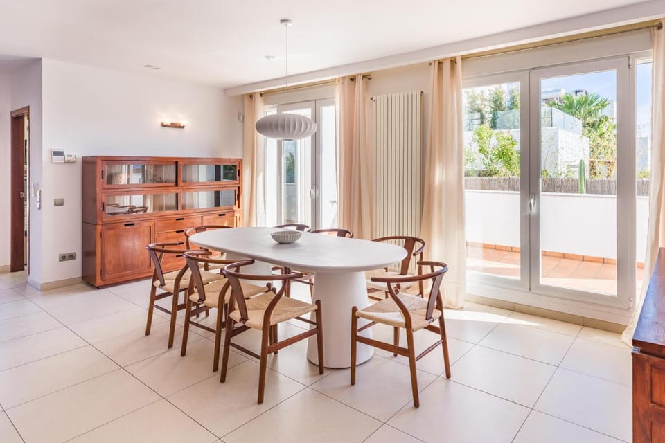 Property building, Communal lounge/ TV room, Breakfast