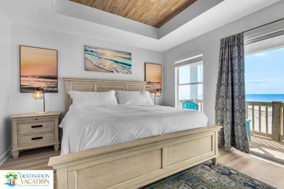 10BR Beachfront Paradise Perfect for Large Groups Apartment in West Beach