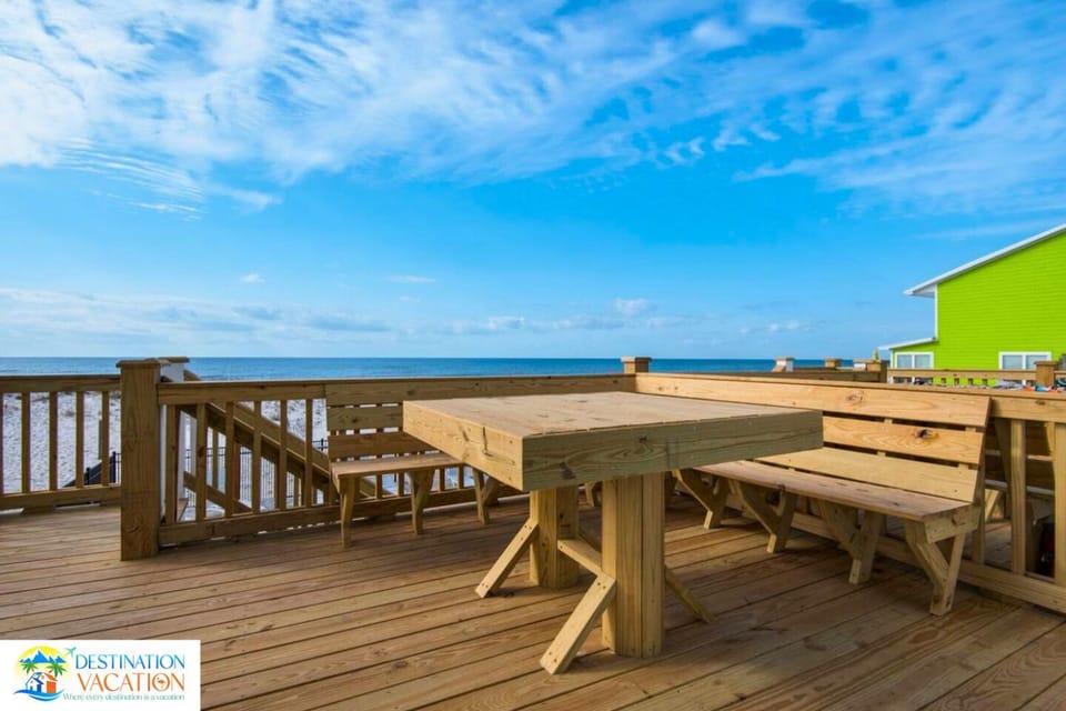 10BR Beachfront Paradise Perfect for Large Groups Apartment in West Beach
