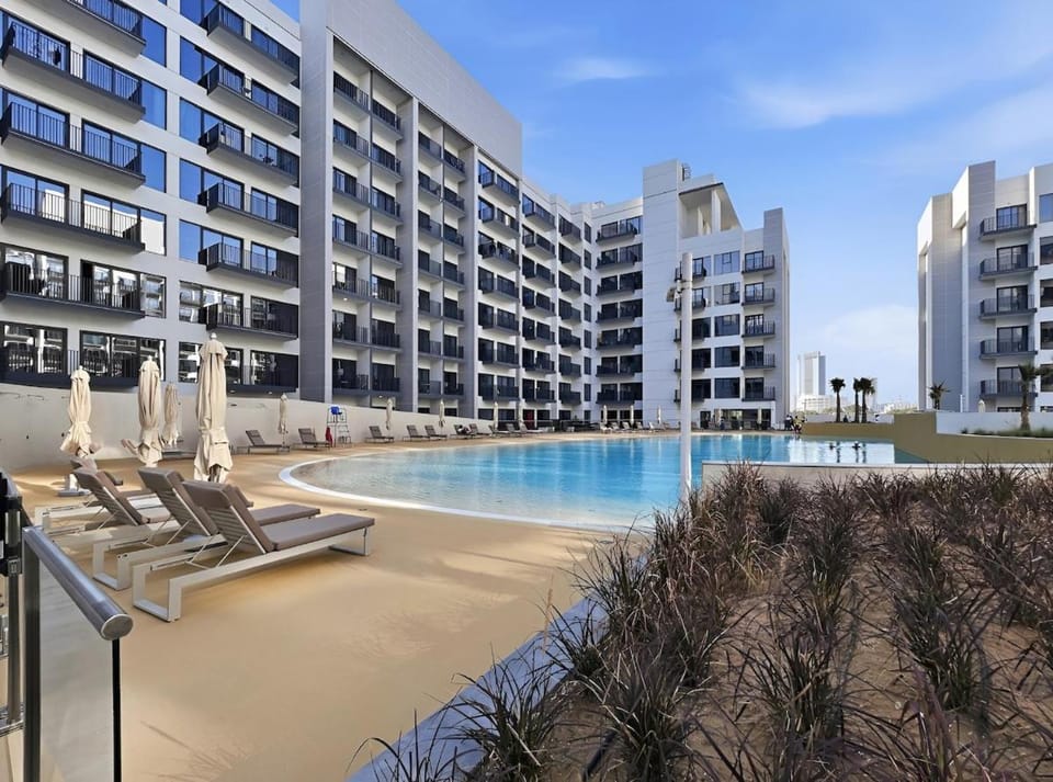 Modern Studio in Azizi Mirage with Pool & Gym access Apartment in Dubai
