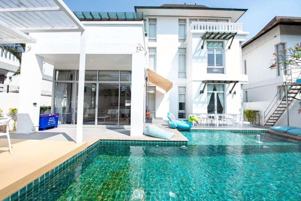 Balcony/Terrace, Swimming pool