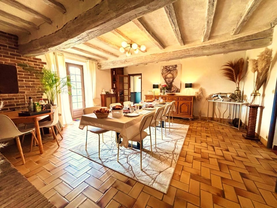 Restaurant/places to eat, Banquet/Function facilities, Seating area, Dining area