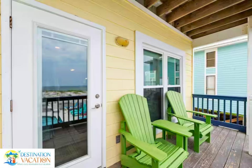 Oceanfront Escape 5BR Beach House w Pool for 12 Apartment in West Beach