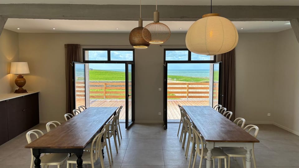 Seating area, Dining area, Sea view