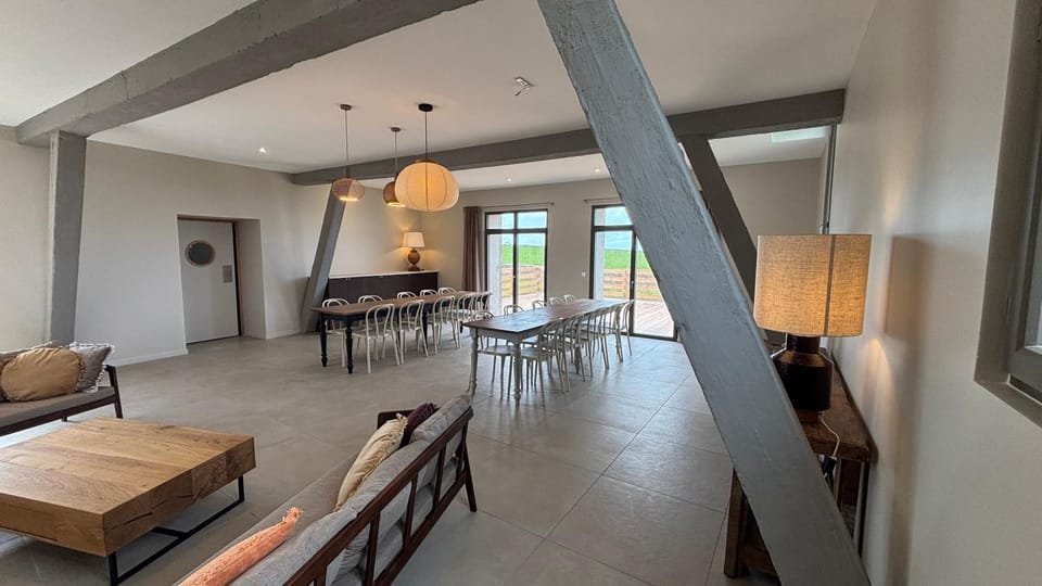 Seating area, Dining area