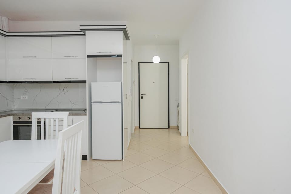 Kitchen or kitchenette, Dining area, oven, stove