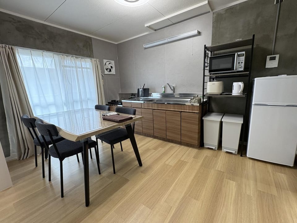 Dining area, kitchen