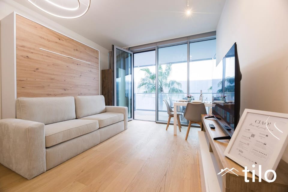 Communal lounge/ TV room, TV and multimedia, Living room, Seating area, Evening entertainment