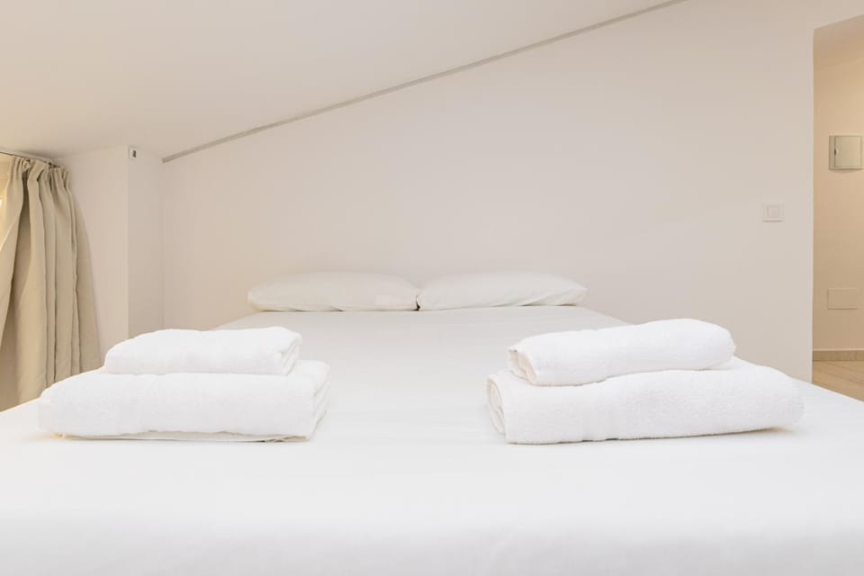 Still Loft Apartment in Madrid