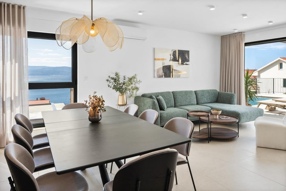 Seating area, Dining area