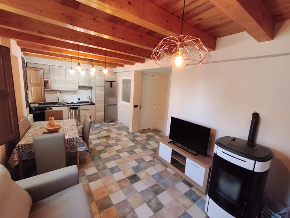 Communal lounge/ TV room, TV and multimedia, Kitchen or kitchenette, Living room, Dining area