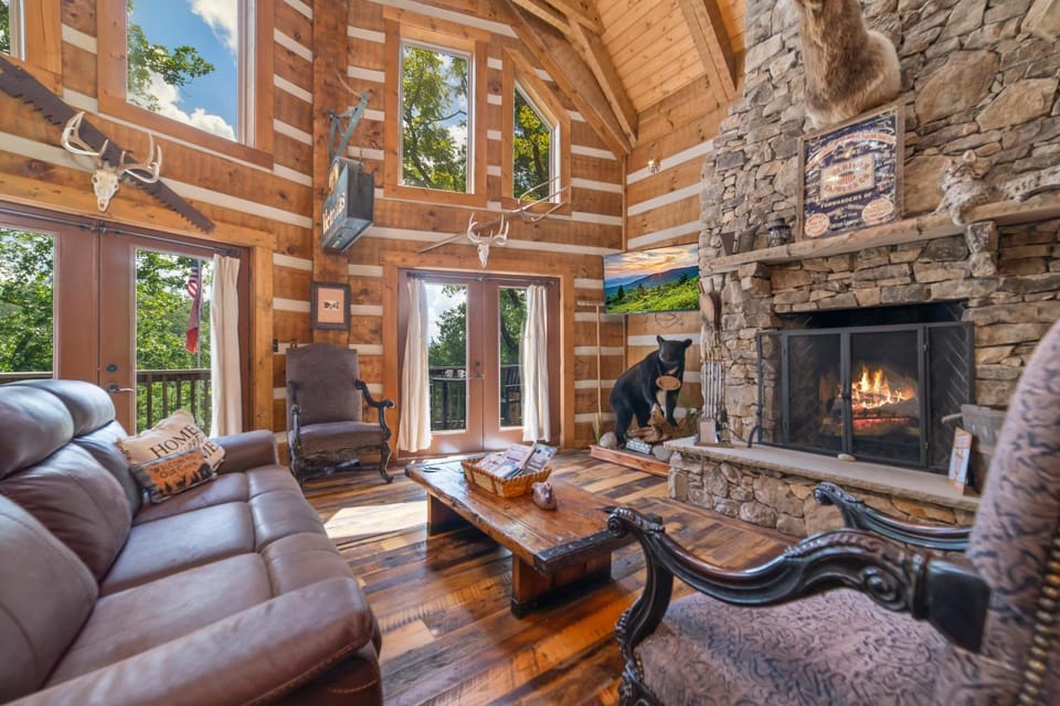 Tranquility Cove Lodge House in Douglas Lake