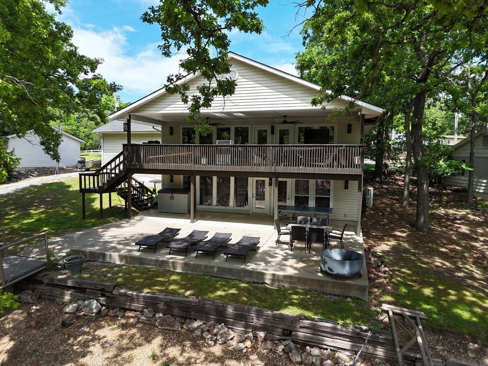 Patio, Hot Tub, Balcony/Terrace, Dining area, Lake view, sunbed