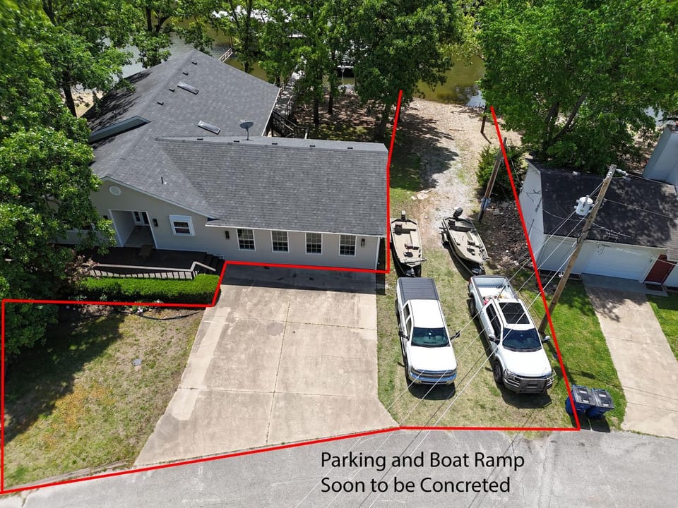 Bird's eye view, Lake view, Parking