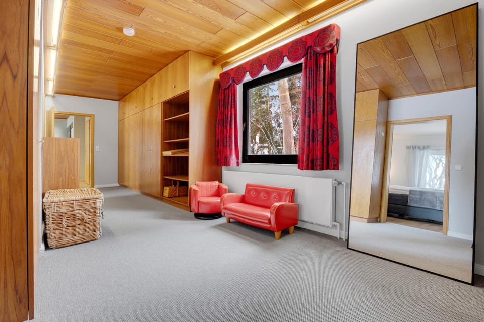 Game Room, storage