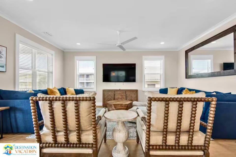 Spacious 14-Guest Beach House Pool Pickleball Apartment in West Beach