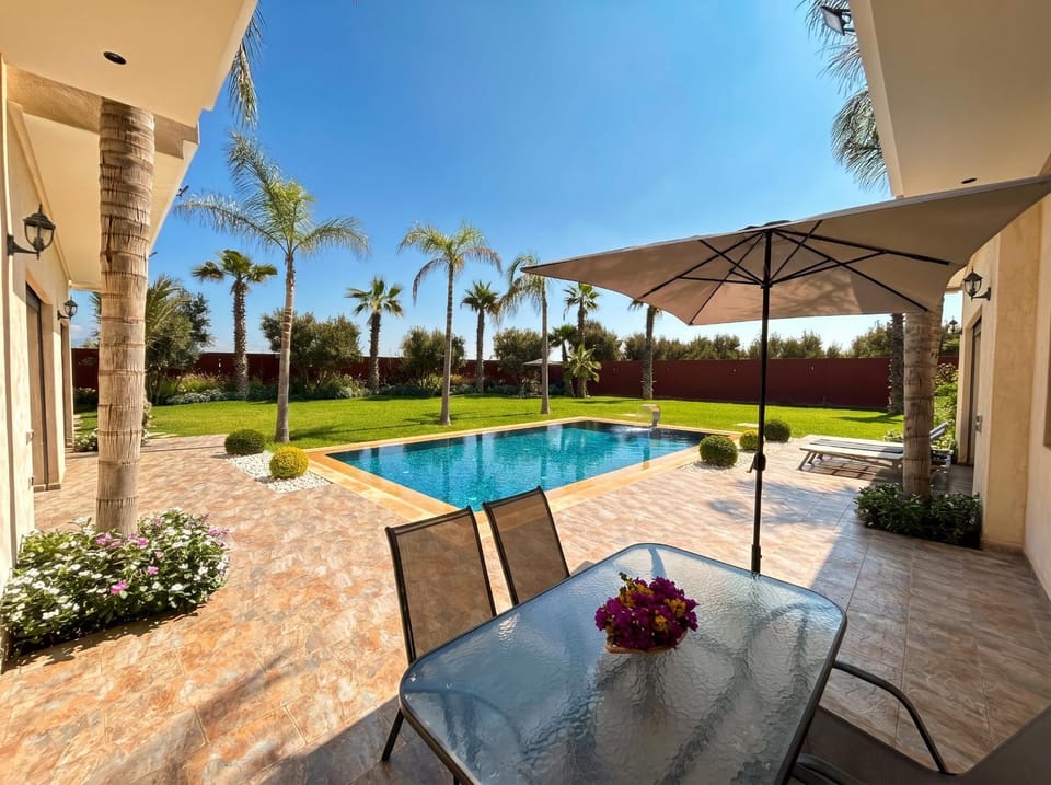 Property building, Garden, Garden view, Pool view, Swimming pool