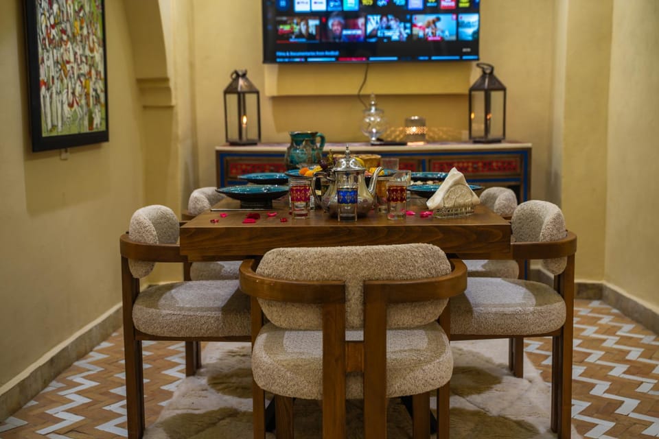 Communal lounge/ TV room, TV and multimedia, Living room, Seating area, Evening entertainment