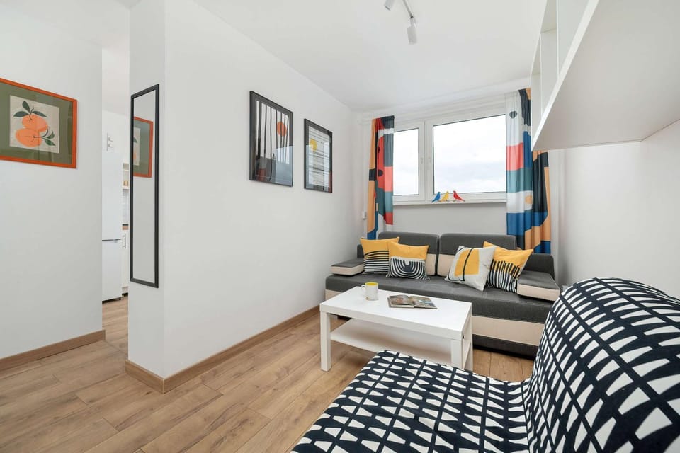 Bed, TV and multimedia, Living room, Photo of the whole room, Seating area