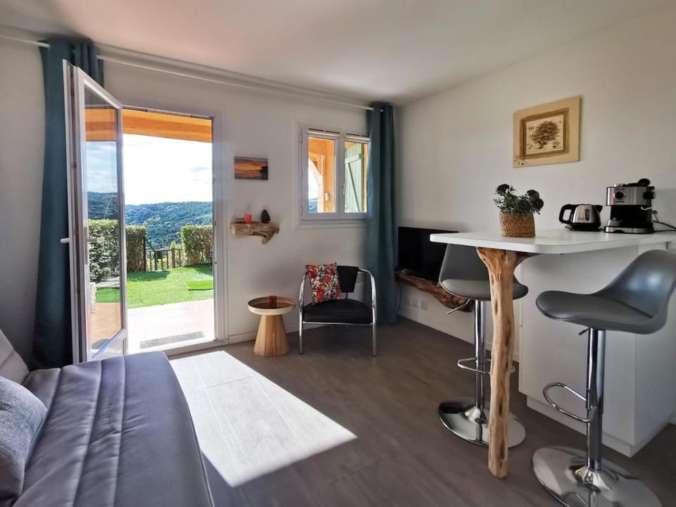 Studio cosy - Vue mer - Grande Piscine - Au calme Apartment in Sainte-Maxime