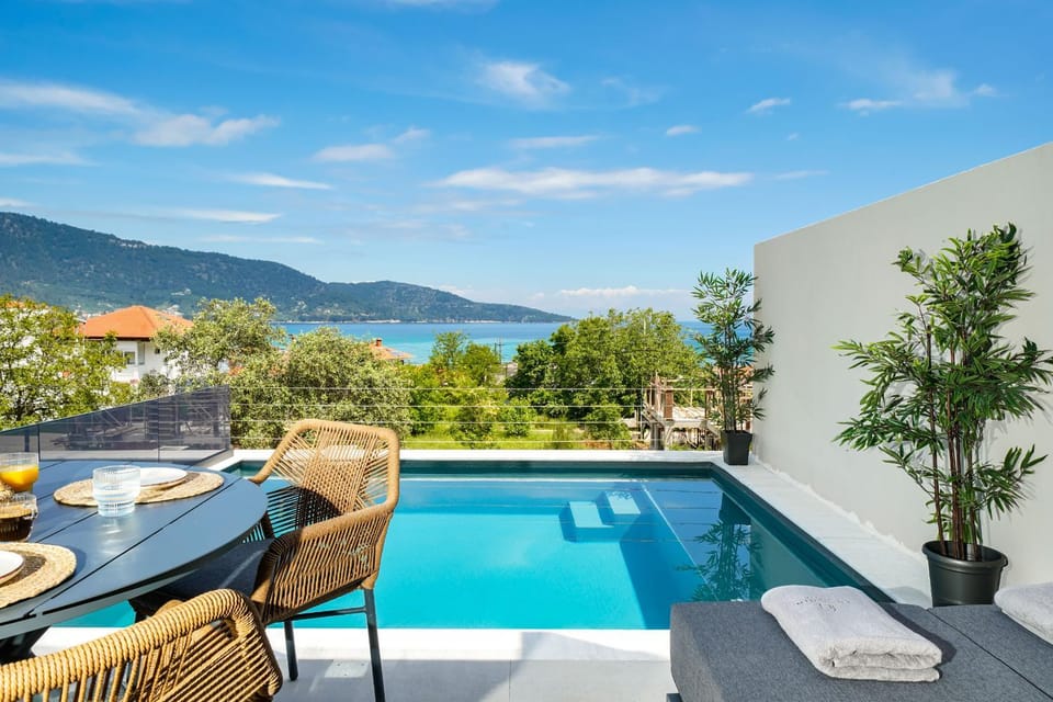 Natural landscape, Balcony/Terrace, Swimming pool