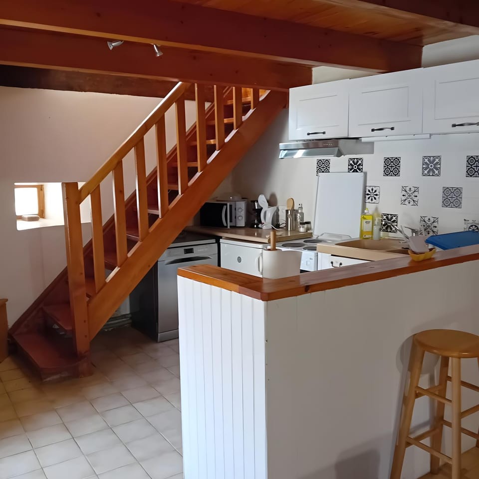 Property building, Kitchen or kitchenette, Living room