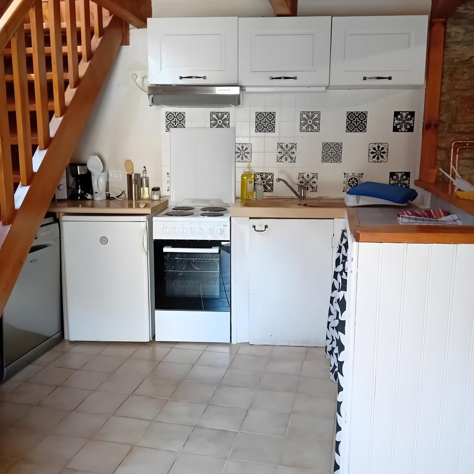 Property building, Kitchen or kitchenette, Living room