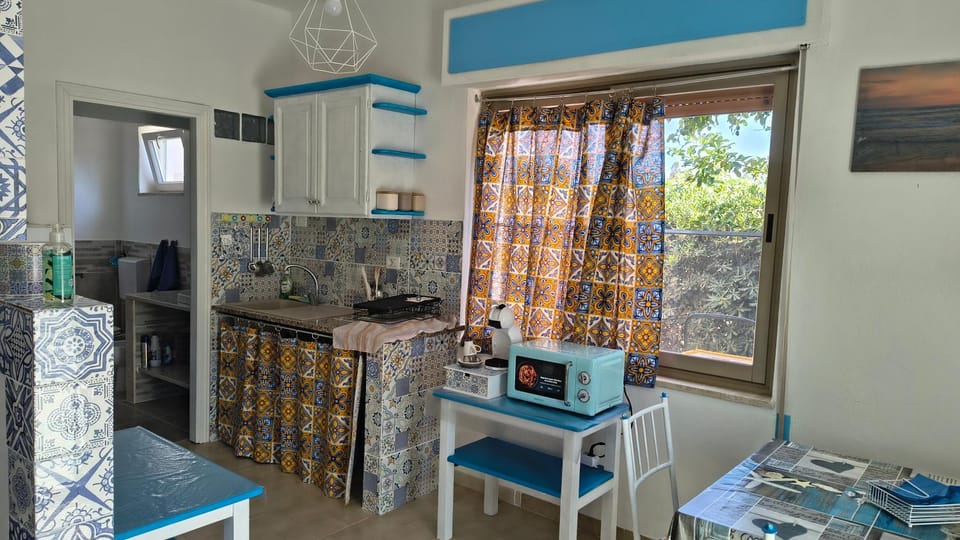 Kitchen or kitchenette, Breakfast