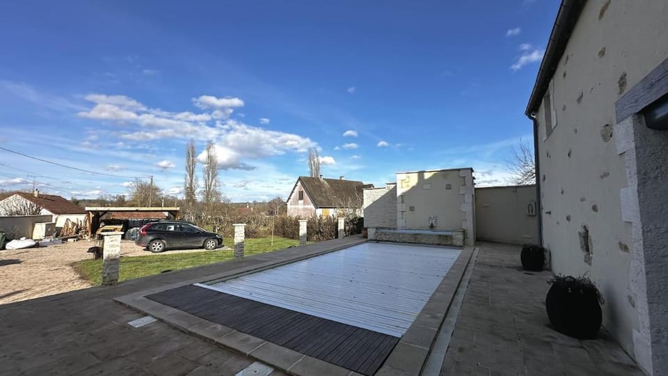 Le Refuge de Céoby - terrasse et piscine House in Bourgogne-Franche-Comté