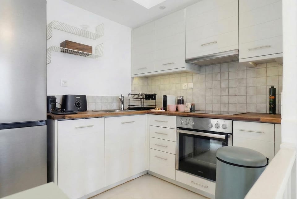 Kitchen or kitchenette, kitchen