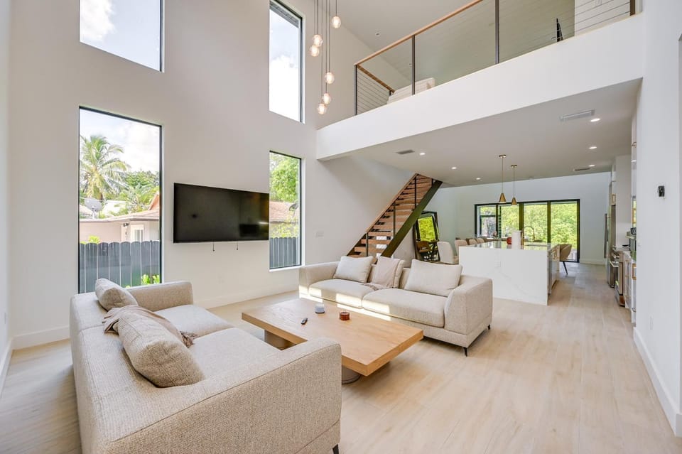 3 Mi to Naples Beach: Chic Group Getaway w/ Pools! House in East Naples