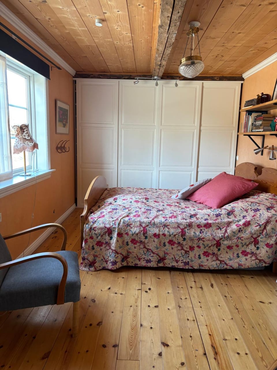 Torpidyll nära sjö House in Sweden