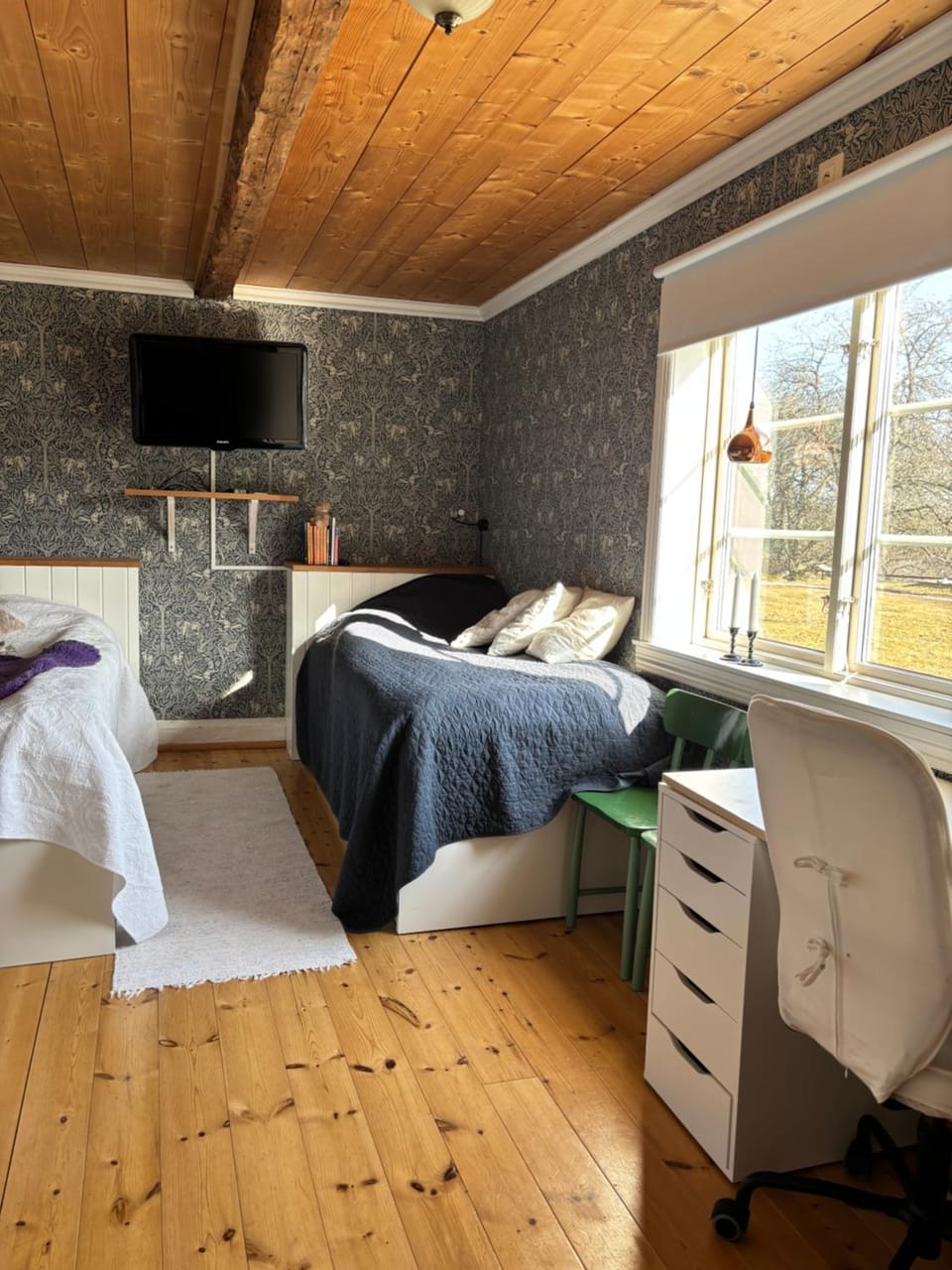 Torpidyll nära sjö House in Sweden