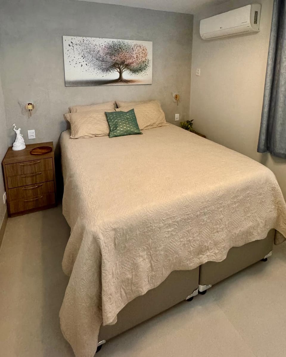 Bed, Photo of the whole room, Bedroom, air conditioner