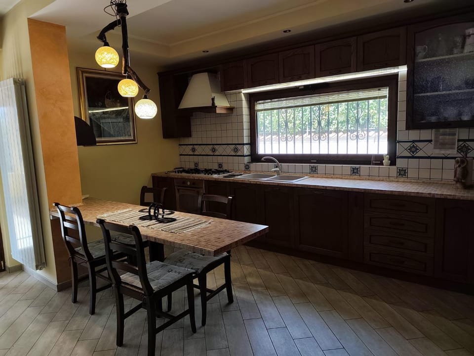 Communal lounge/ TV room, Living room, Dining area