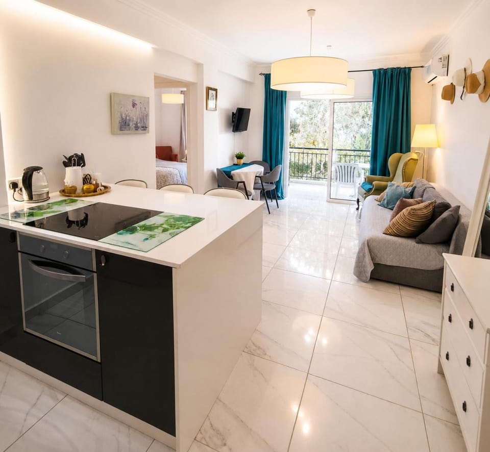 Sea Breeze 2BR & Self check in Apartment in Paphos