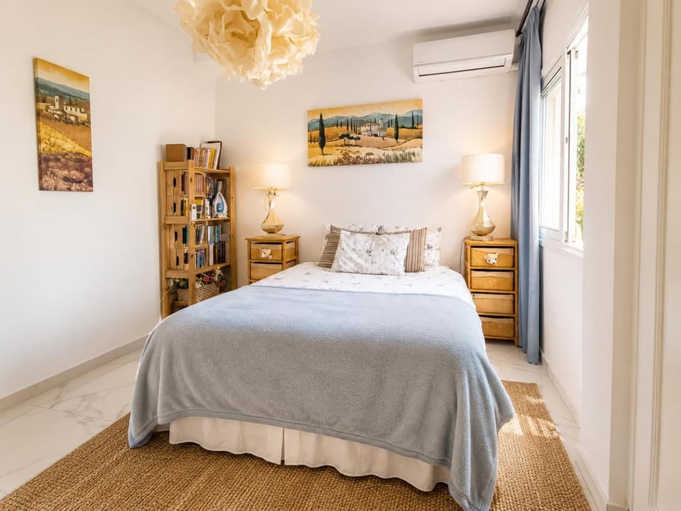 Sea Breeze 2BR & Self check in Apartment in Paphos