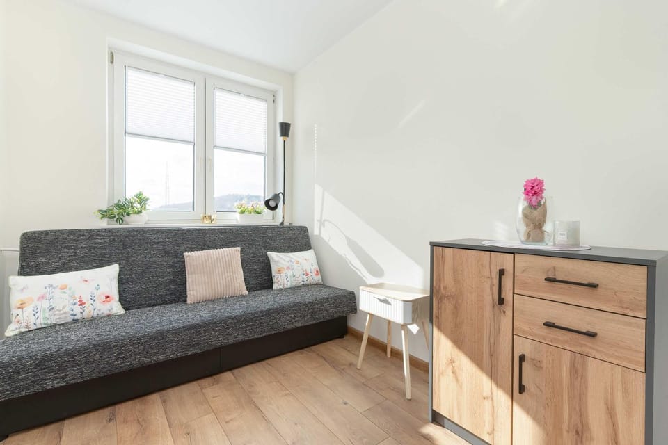 Photo of the whole room, Seating area, Bedroom
